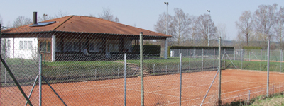 <Tennisplätze und Tennisheim>